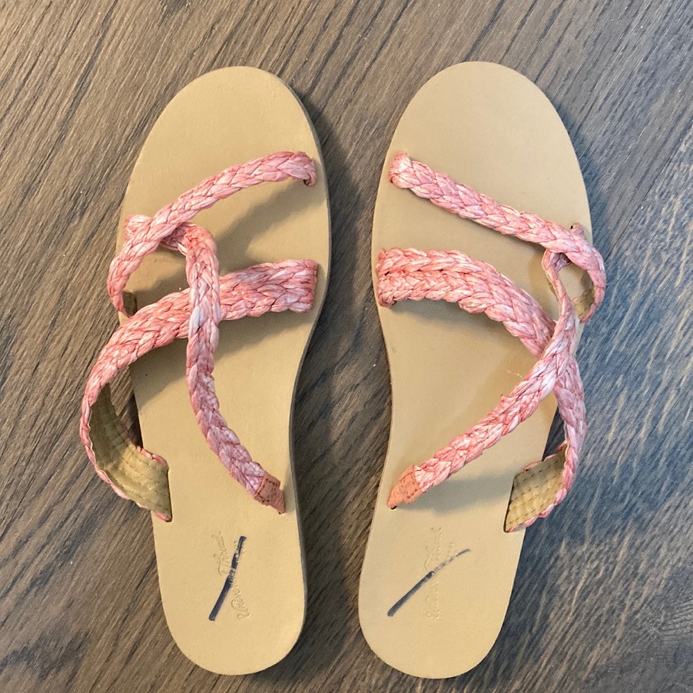 New Universal Tread Peach Braided Strap Sandals    Size 8